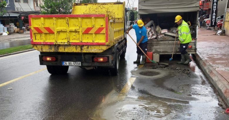  Kuvvetli yağışta Büyükşehir’den anında müdahale