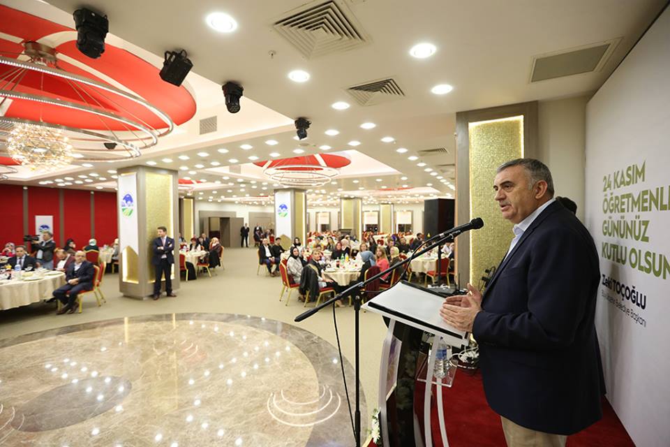 Başkan Zeki Toçoğlu, 24 Kasım Öğretmenler Günü dolayısıyla düzenlenen programda konuştu