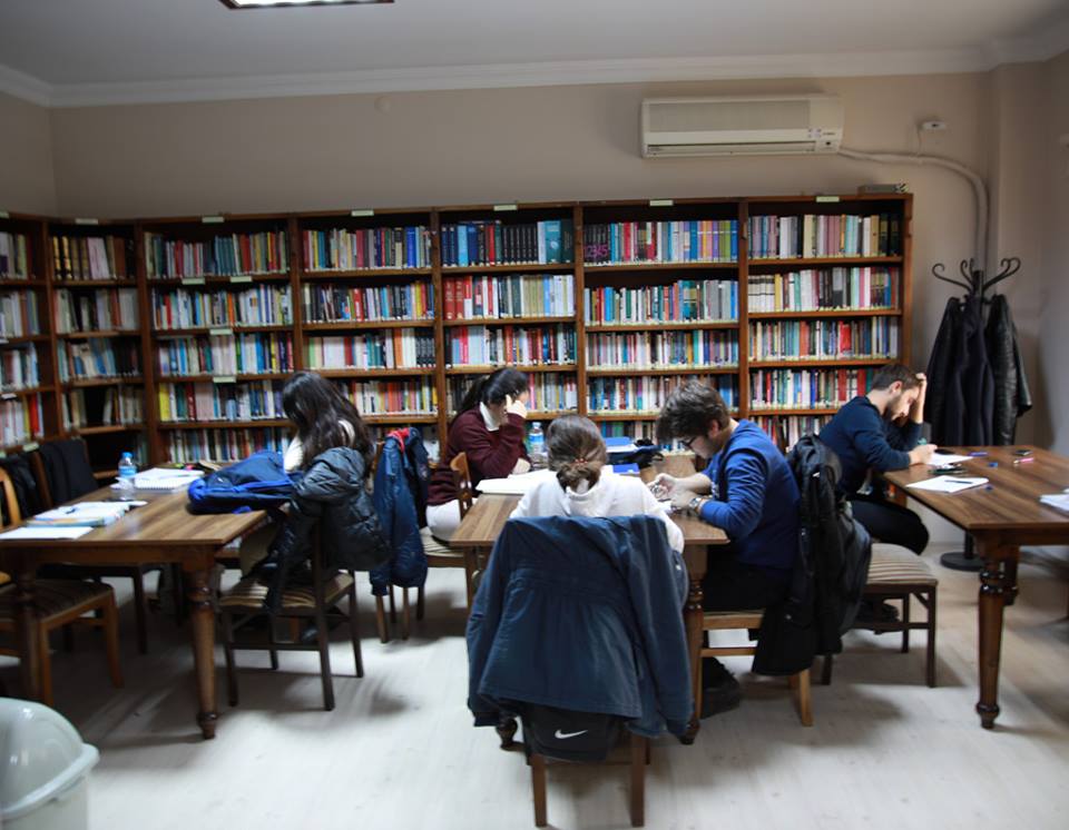 Faik Baysal Kütüphanesi’ne öğrencilerden yoğun ilgi