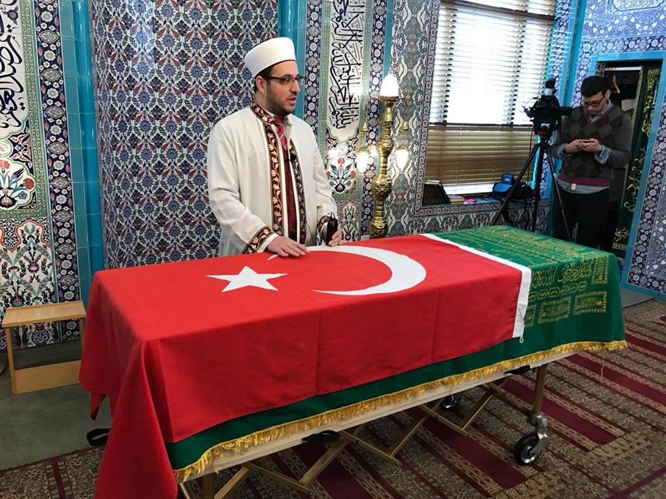 Osmanlı Hanedan Reisi Osmanoğlu New York’ta  toprağa verildi