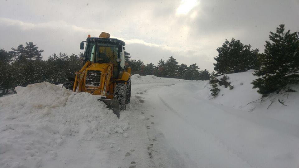 Büyükşehir Belediyesi,16 ilçede karla mücadele çalışmaları devam ediyor