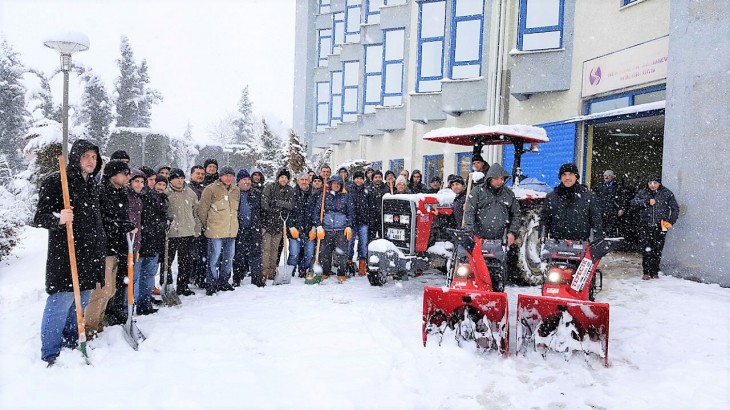 Sakarya Üniversitesi’nde yoğun kar mesaisi