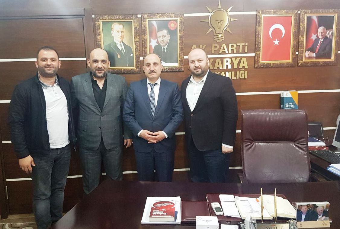 Başkan Kılıç, Çobanbey Türkmeni Riad İssa’ya teşekkür plaketi verdi