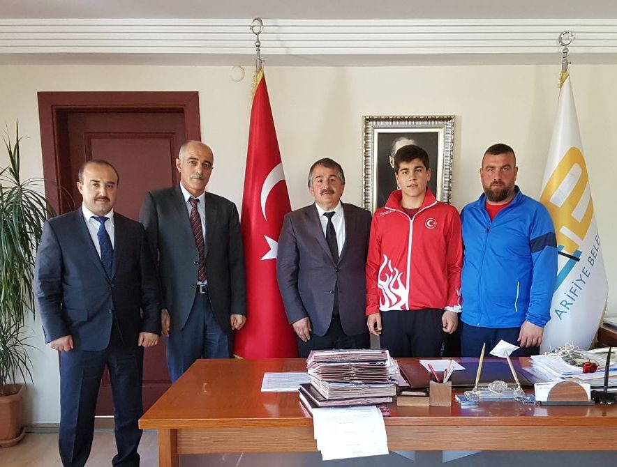 Arifiye’li Taner Liselerarası Boksta Türkiye Şampiyonu Oldu