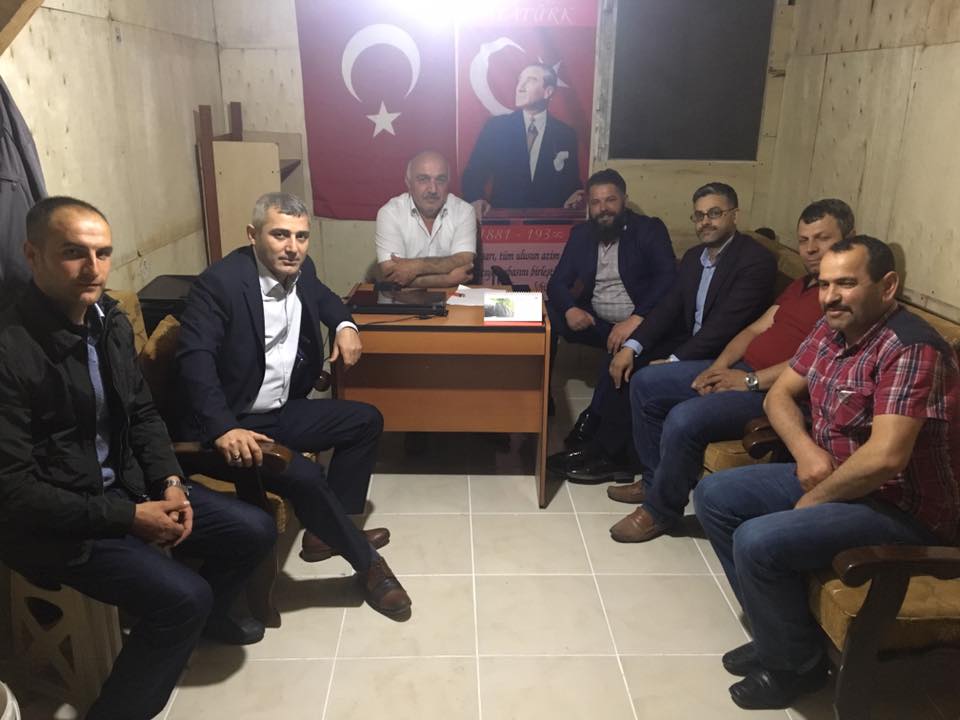 Arifiye MHP’den Ahmediye Muhtarına ziyaret