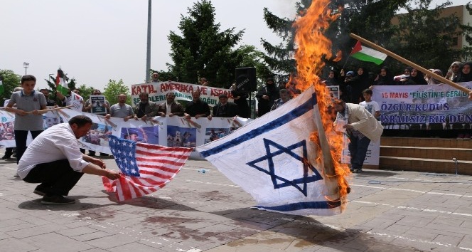 ABD ve İsrail bayraklarını yaktılar