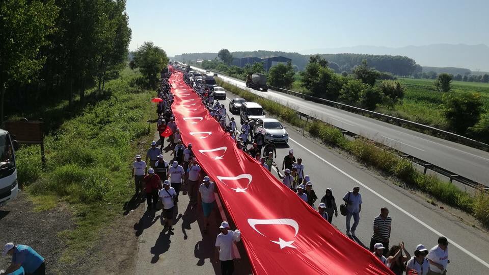 Türk bayraklı Adalet Yürüyüşü