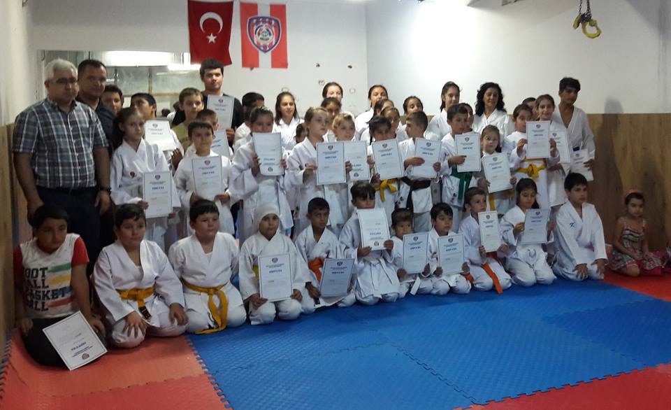 Arifiye Halk Eğitim Merkezi Yaz Dönemi Karate Kursları tamamlandı.