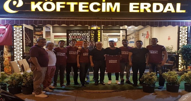 ‘Köftecim Erdal’dan teşekkür yemeği