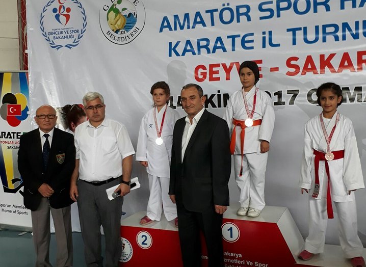 Arifiye Halk Eğitim Merkezi Karate de Şaha kalktı