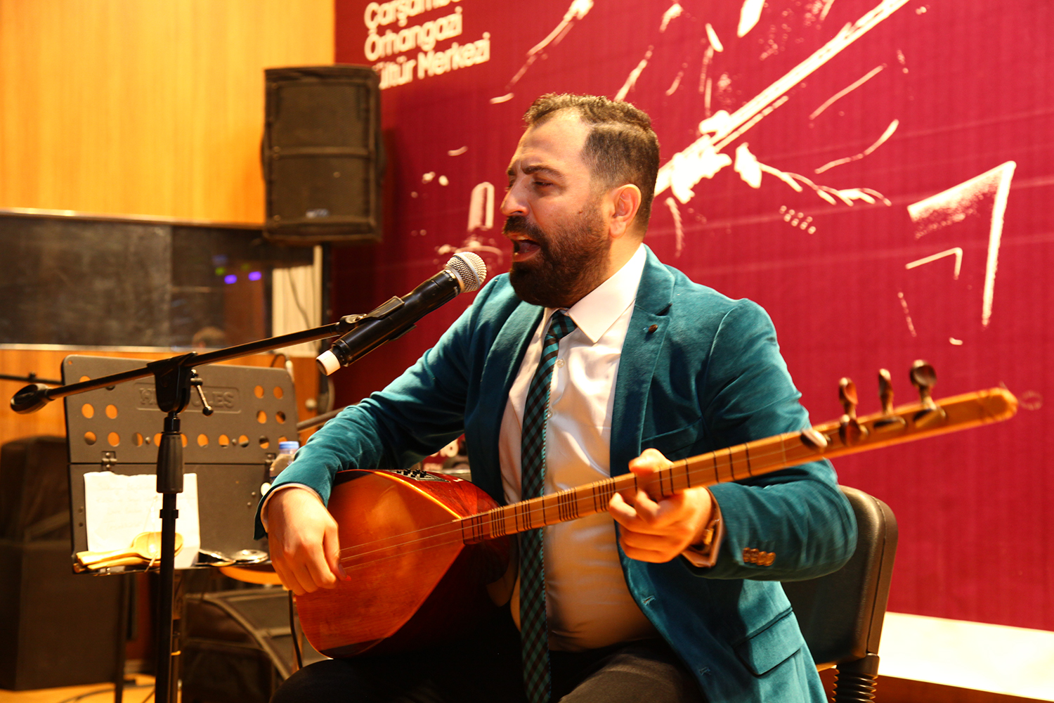 Altunsaray, konser sonunda ayakta alkışlandı.