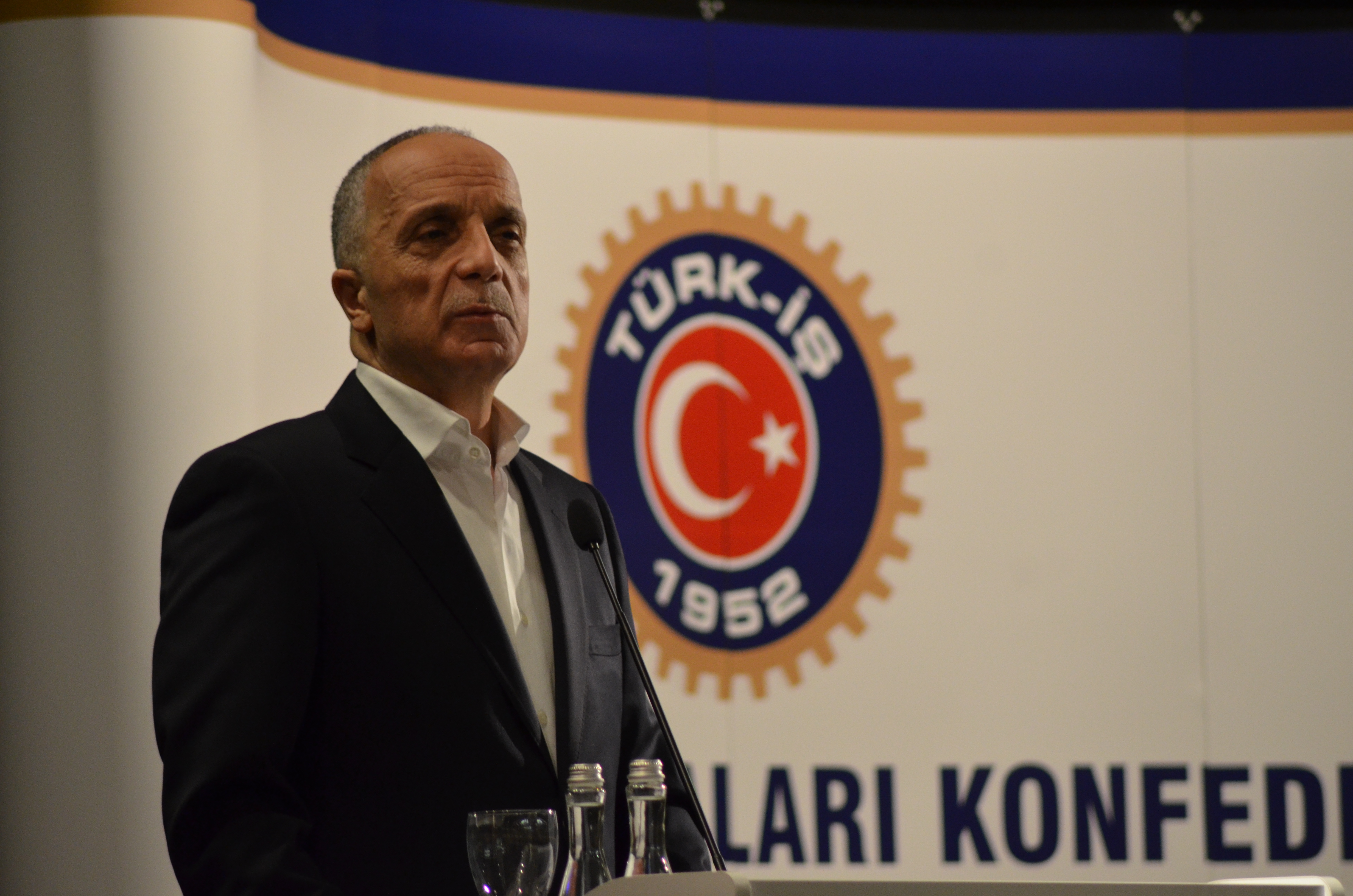 TÜRK-İŞ Konfederasyonu 81 il temsilcisiyle “acil” kodlu toplantı yaptı.