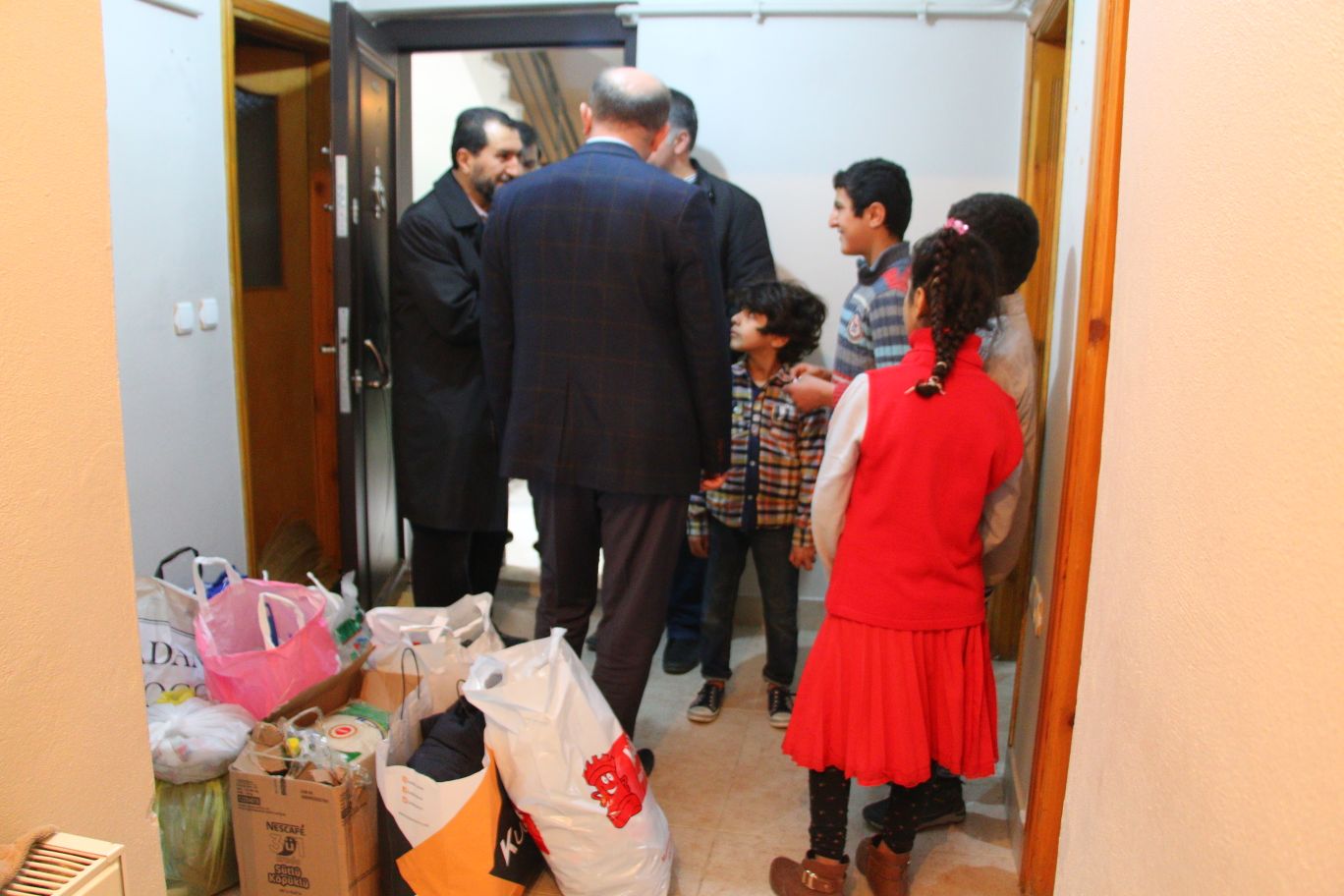 KYK PERSONELLERİ YARDIMLARINA KOŞTU