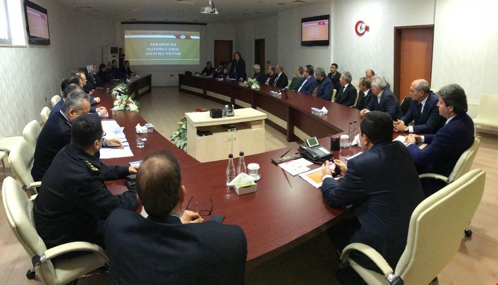 Vali Balkanlıoğlu “Sakarya’da Huzurlu Okul Güvenli Eğitim” Toplantısına Başkanlık Etti