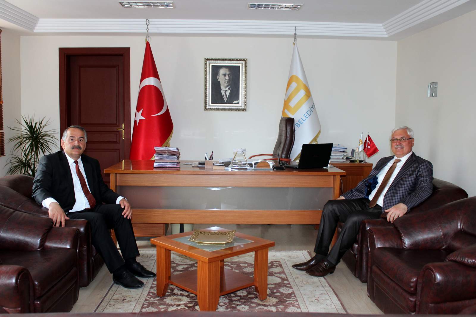 Mustafa Ak Başkan Karakulukçu’yu Ziyaret Etti…