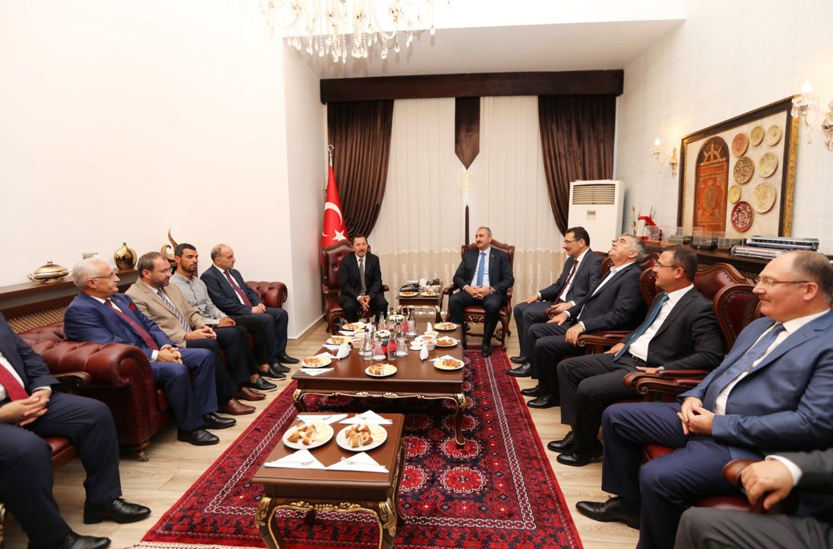 Adalet Bakanı Abdülhamid Gül Valiliği ziyaret etti.