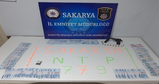 Sakarya Narkotik 779 adet extacy ele geçirdi