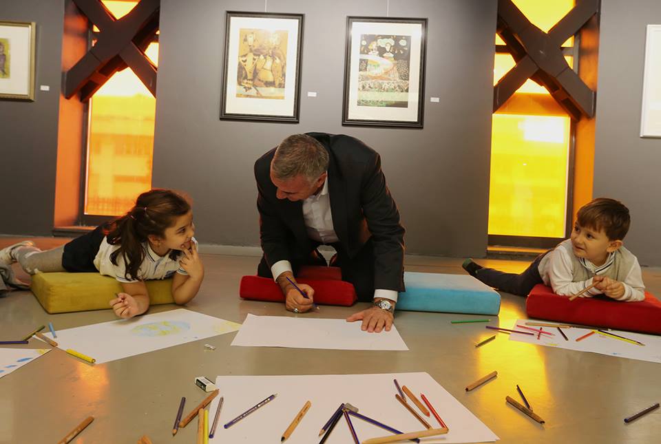 Başkan Toçoğlu çocuklarla resim yaptı