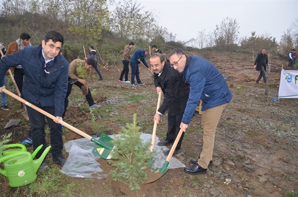 Öğretmenler Günü Anısına Arifiye’de Fidan diktiler