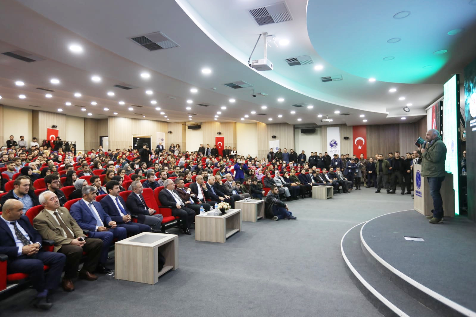 Yazar Mete Yarar’ın  ‘Oyun Bozan Türkiye’ adlı konferansı gerçekleşti.