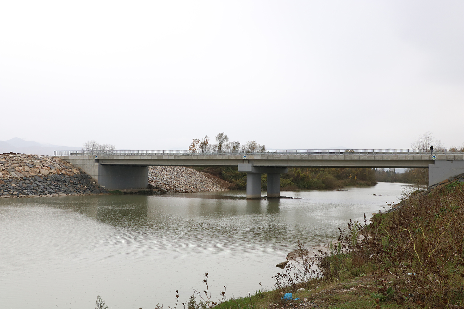 Arifiye’de hayata geçirilen köprü bölgede büyük bir memnuniyet oluşturdu.