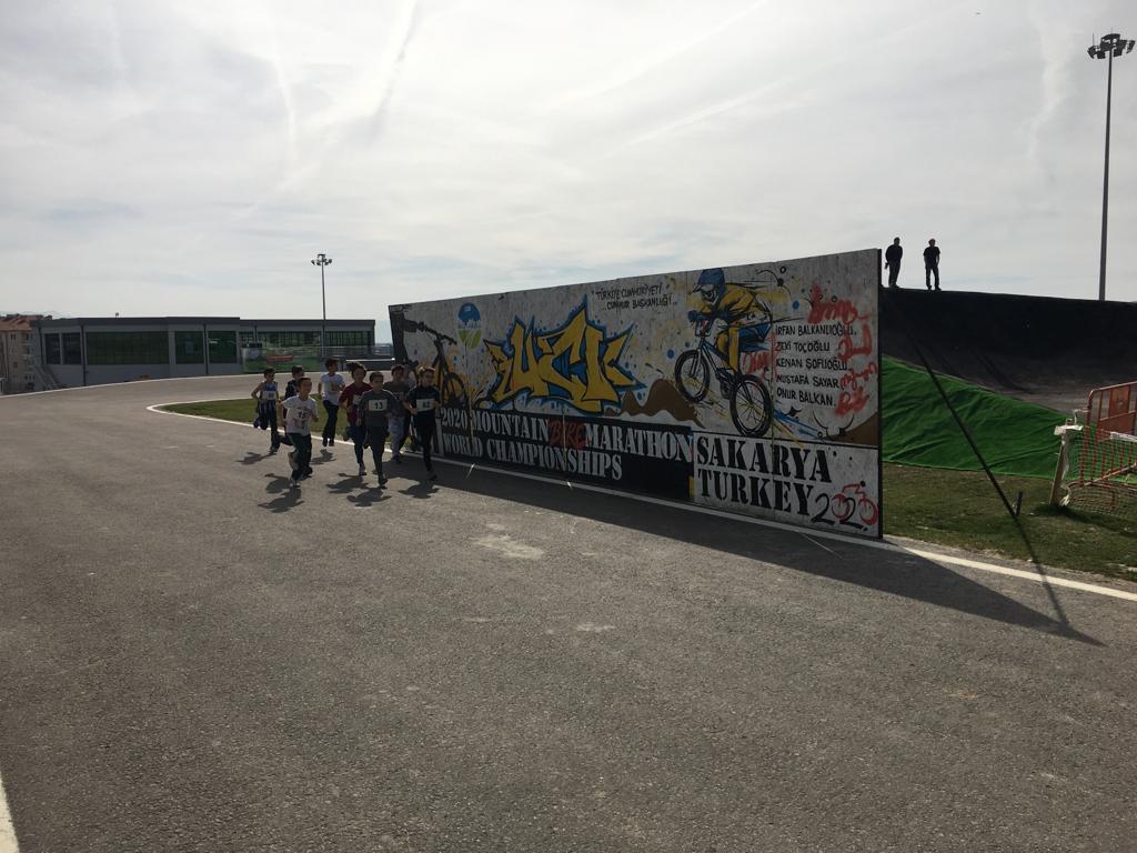 Ayçiçeği Bisiklet Vadisi’nde atletizmciler yarıştı