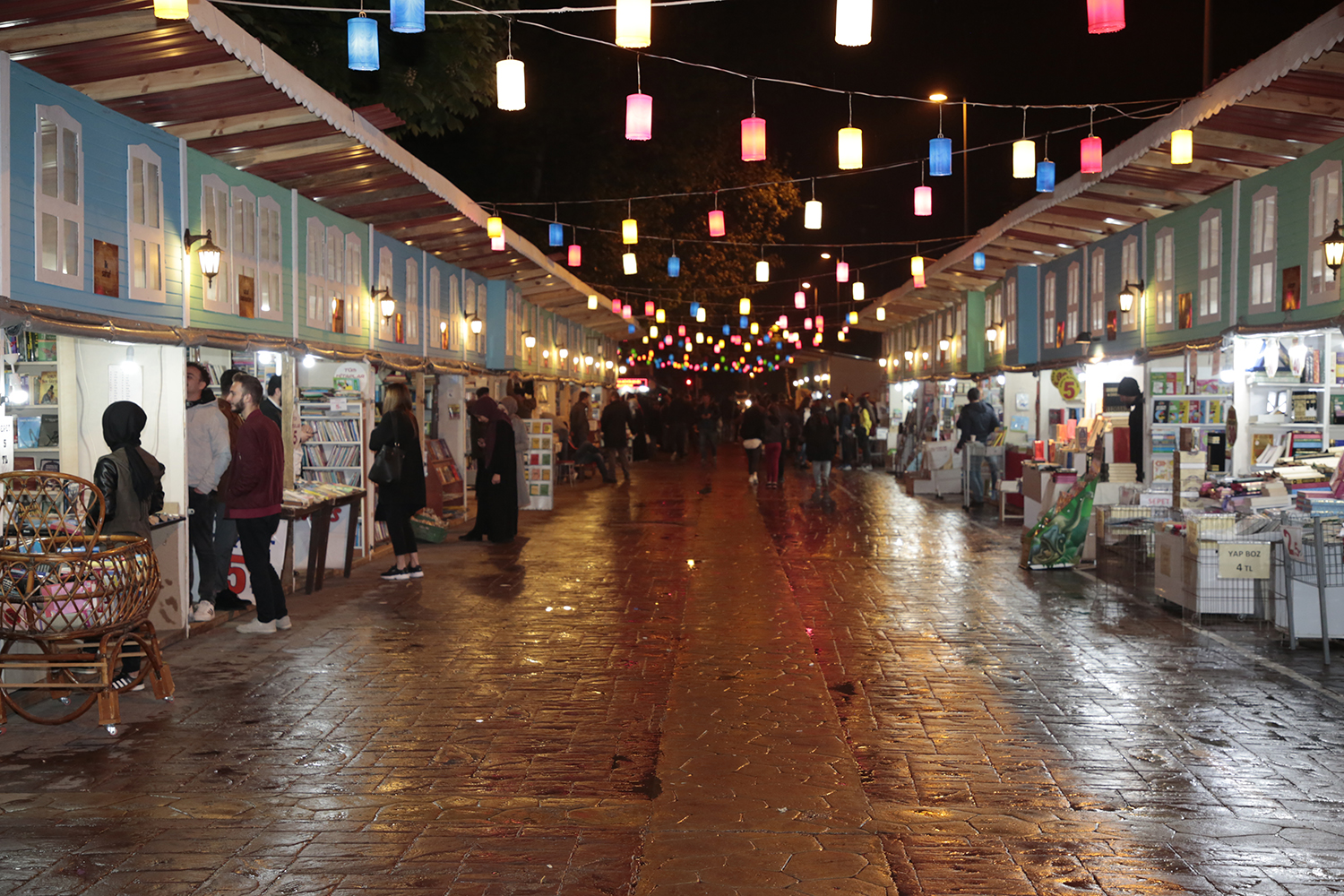 Geçmiş ve bugün arasında köprü ‘Kitap Sokağı’