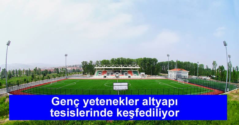 Büyükşehir Belediyesi Ekrem Karaberberoğlu Altyapı Tesisleri’nde futbol okulu çalışmaları devam ediyor