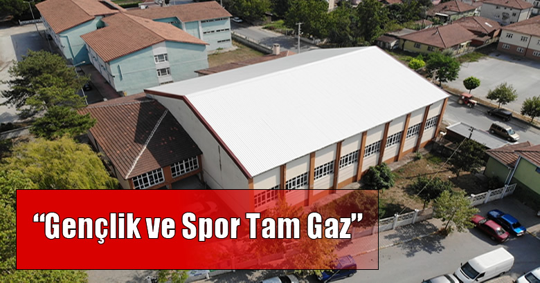 Arifiye Süleyman Edip Balkır Spor Salonunda bakım ve onarım çalışmaları devam ediyor.