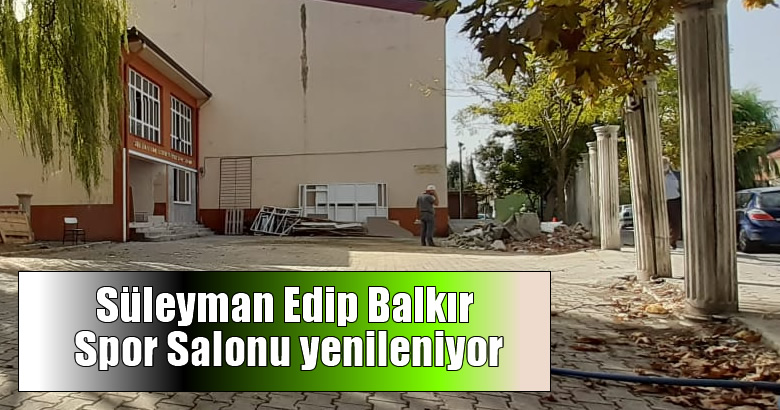 Arifiye’deki Süleyman Edip Balkır Spor Salonuna bakım ve onarım çalışmaları devam ediyor.