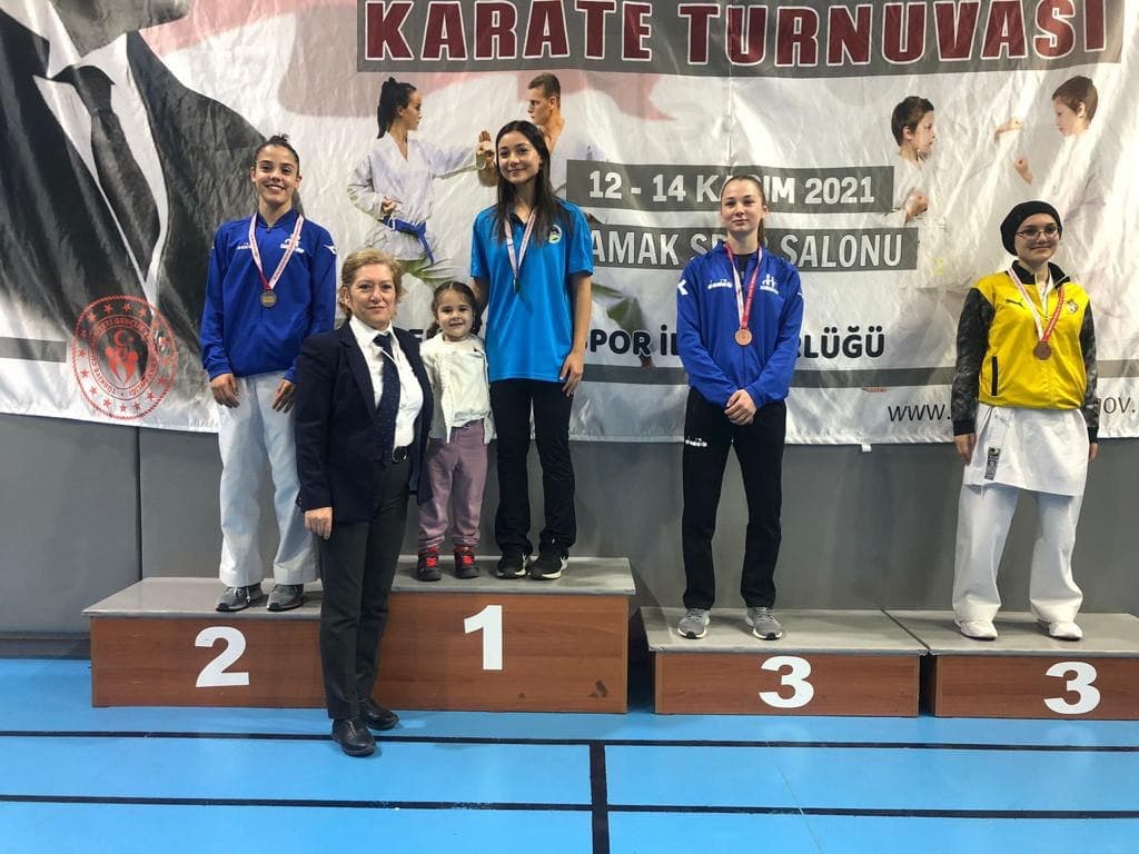 Ata’yı Anma Karate Turnuvası’na Büyükşehir’li sporcular damga vurdu