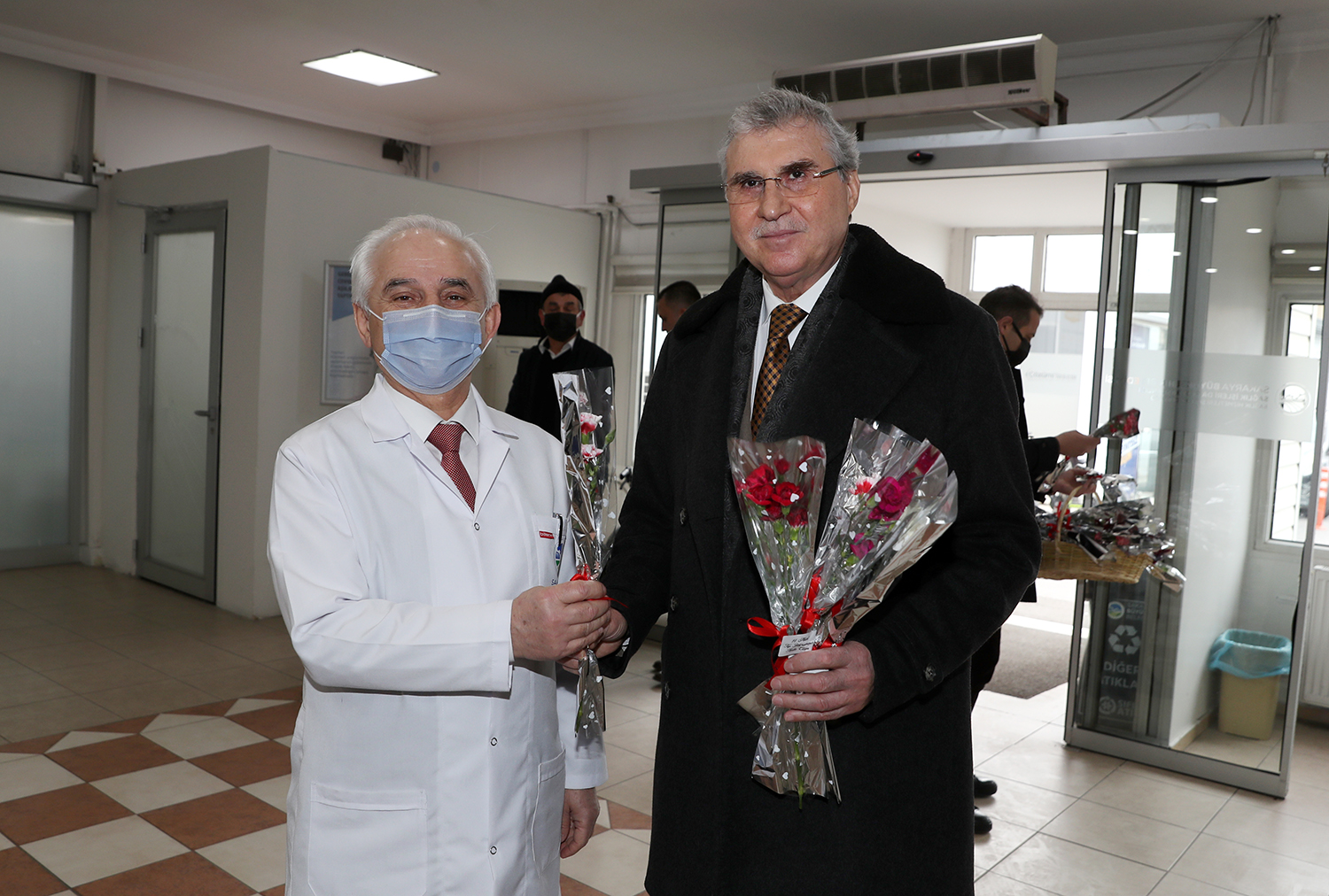Başkan Ekrem Yüce, sağlık çalışanlarını ziyaret etti