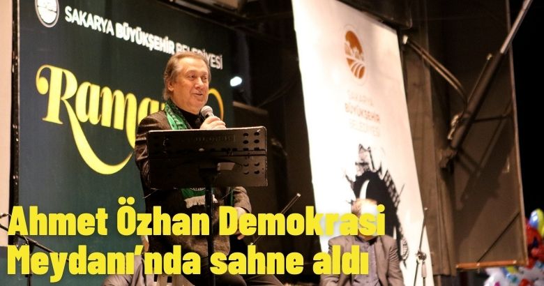Ahmet Özhan Demokrasi Meydanı’nda sahne aldı