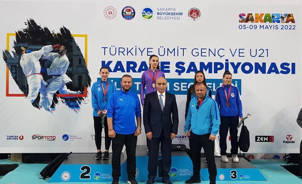 Büyükşehir Spor Kulübünden 4 sporcu madalya sahibi oldu.  