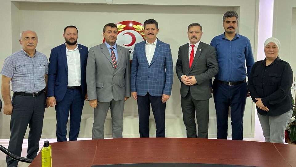 BBP İl Teşkilatı; Türk Kızılay Sakarya Şubesi’ni ziyaret etti.