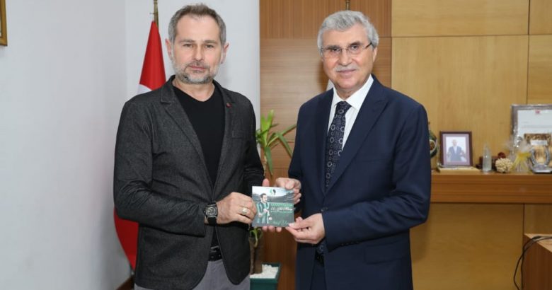  Akif Yener Başkan Yüce’ye albümünü takdim etti…