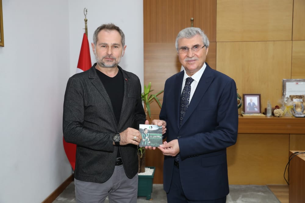 Akif Yener Başkan Yüce’ye albümünü takdim etti…