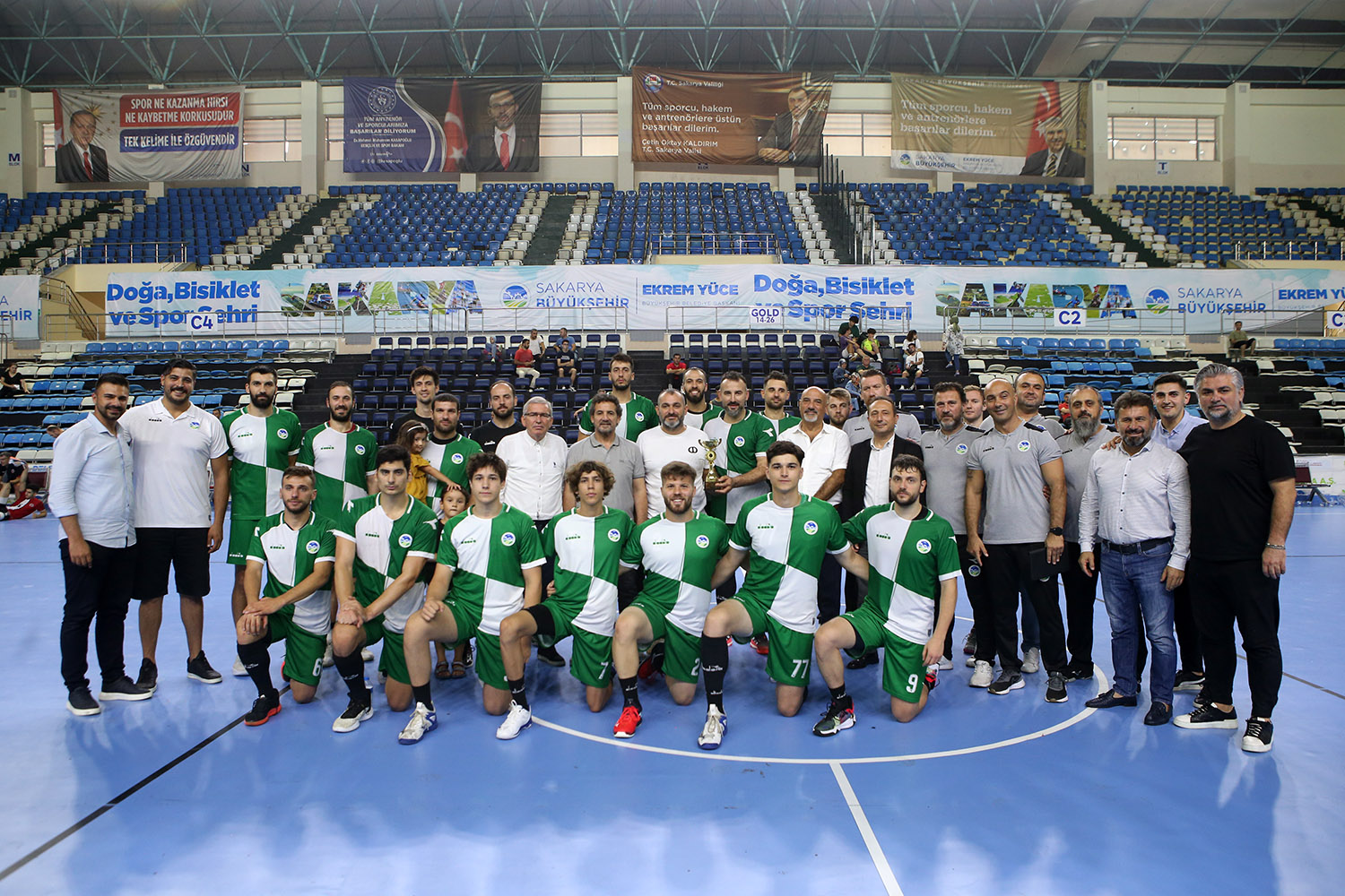Büyükşehir Belediyesi Hentbol Takımı, kupanın sahibi oldu