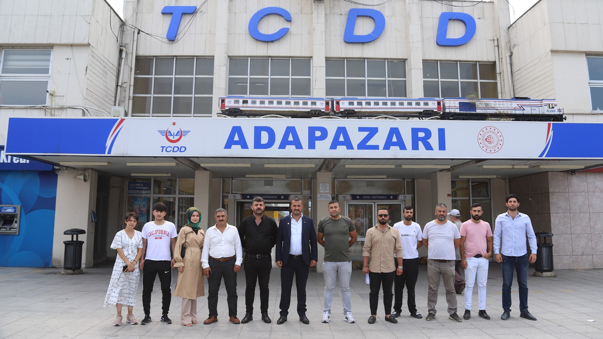 Türkiye’de ilk defa bir kongre sokak meydanında yapıldı.