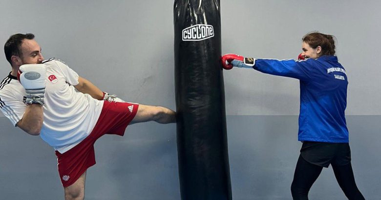  Büyükşehir kick boks sporcuları Avrupa Şampiyonası’nda