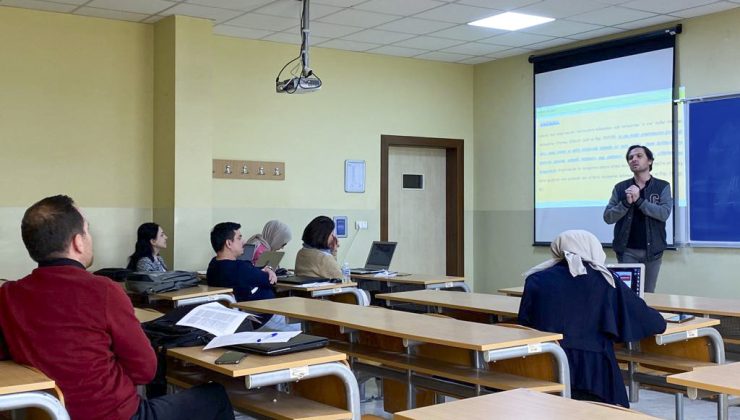 Eğitimlere akademisyenler karar veriyor