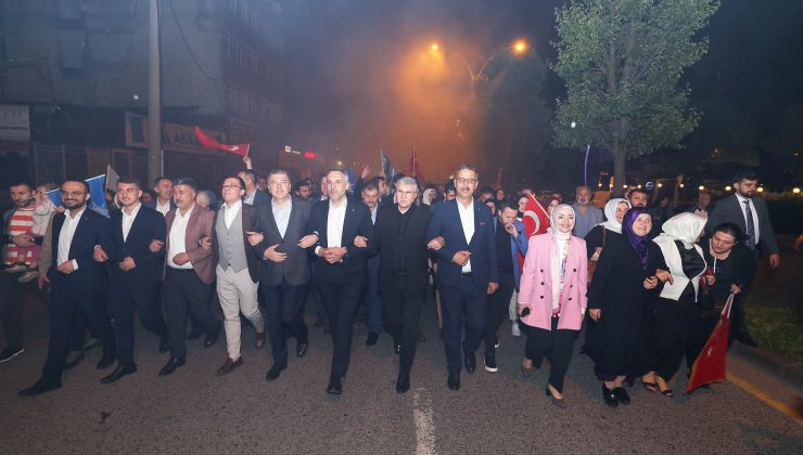 Sakarya’da Cumhur İttifakı’na gönül vermiş binlerce kişi meydanlara akın etti.