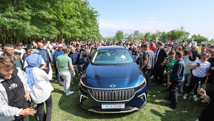Gençlik şölenine TOGG ile giriş yaptı