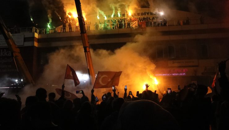 Arifiye Kent Meydanında Coşkulu Kutlama