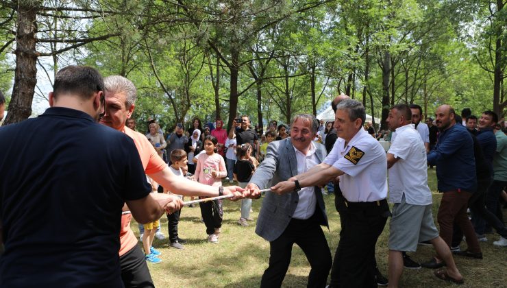 Karaaptiler’de Geleneksel Keşkek Şenliği Yoğun Katılımla Gerçekleşti.