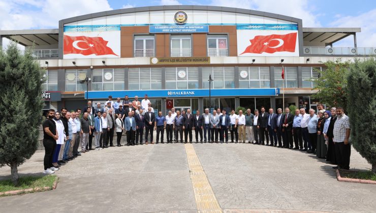 İlçe Protokolü Kent Meydanında bayramlaştı