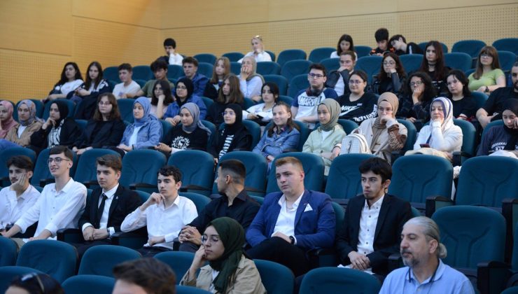 Liseli Öğrencilere Değişim ve Seyahat Programları Tanıtıldı