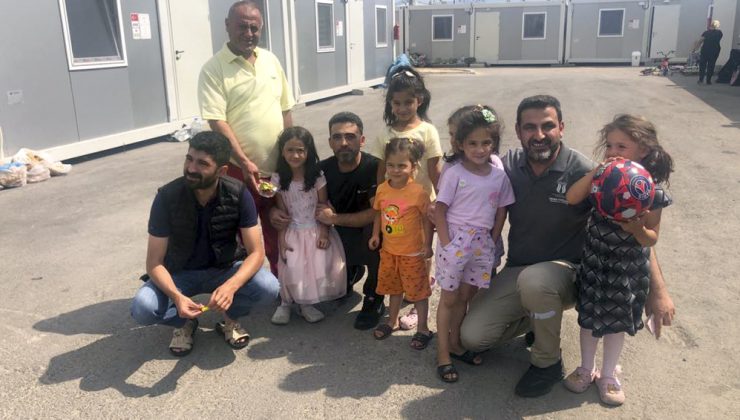 SUBÜ ekibi bayramda depremzedelerin yanındaydı