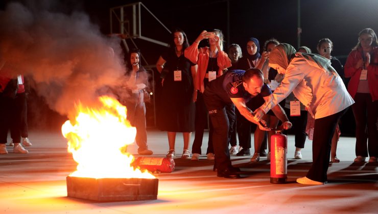 Büyükşehir gençlere ‘ateşe müdahaleyi’ öğretti
