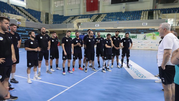Büyükşehir hentbol yeni sezonun ilk antrenmanına çıktı